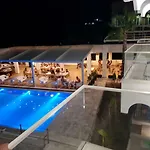 Hotel Sarajet E Pashait 2 4*