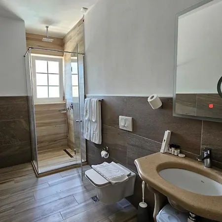 Sarajet E Pashait 2 4*