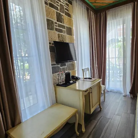 Sarajet E Pashait 2 4* דרמי