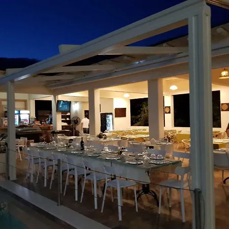 Hotel Sarajet E Pashait 2 4*