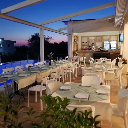 Hotel Sarajet E Pashait 2 4*